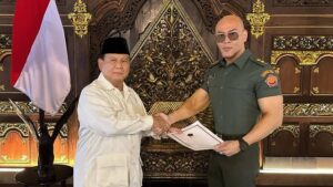 Prabowo Berikan Deddy Corbuzier Pangkat Letkol Tituler