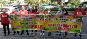 Jum’at Berkah, Barisan Puan Maharani Riau Bagikan Sarapan Gratis ke Masyarakat Pekanbaru