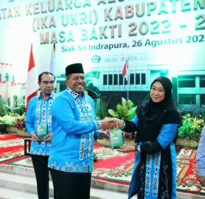 Dikukuhkan Ketua IKA UNRI Kabupaten Siak, Gerakkan Alumni Agar Berdaya Guna Jadi Komitmen Alfedri