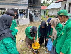 Mahasiswa KKN PPM Kelompok 66 Melakukan Pembuatan Pupuk Organik Cair Dari limbah Sayuran