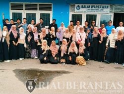 Gelar Study Lapangan, Puluhan Santri MTI Canduang Datangi Balai Wartawan Luak Limopuluah Dalam Rangka Pengembangan Diri Siswa