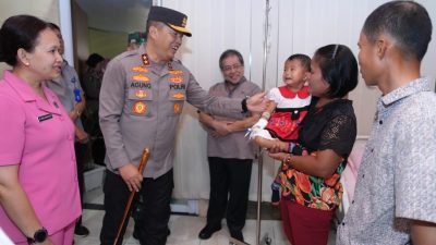 Penuh Kasih, Kapolda Sumut Memberikan Pengobatan Balita asal Nias yang sakit kelainan kandung kemih”