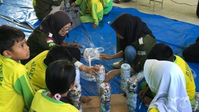 Mahasiwa Kukerta UNRI Melakukan Sosialisasi dan Pelatihan Pembuatan Ecobrick di SDN 04 Perawang Barat.