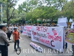 Diduga Main Mata dengan Penambang Liar Galian C, DLHK Riau di Demo.