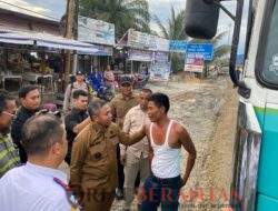 Gubri Tinjau Kerusakan Jalan Minas- Perawang