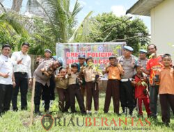 Sipropam Polres Kuansing Tanam Bibit Pohon di SD Negeri 023, Kapolres: Polri Harus Jadi Pelopor Peduli Lingkungan