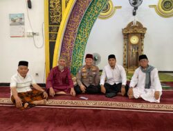Polres Kuansing Melaksanakan Jumat Curhat di Masjid Al-Hidayah Sebrang Pantai, Kapolres: Polri Harus Dekat dan Hadir di Tengah Masyarakat
