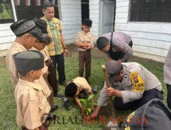 Polsek Kuantan Mudik Laksanakan Program Green Policing dan Penyuluhan Gerakan Gen Z Cinta Lingkungan