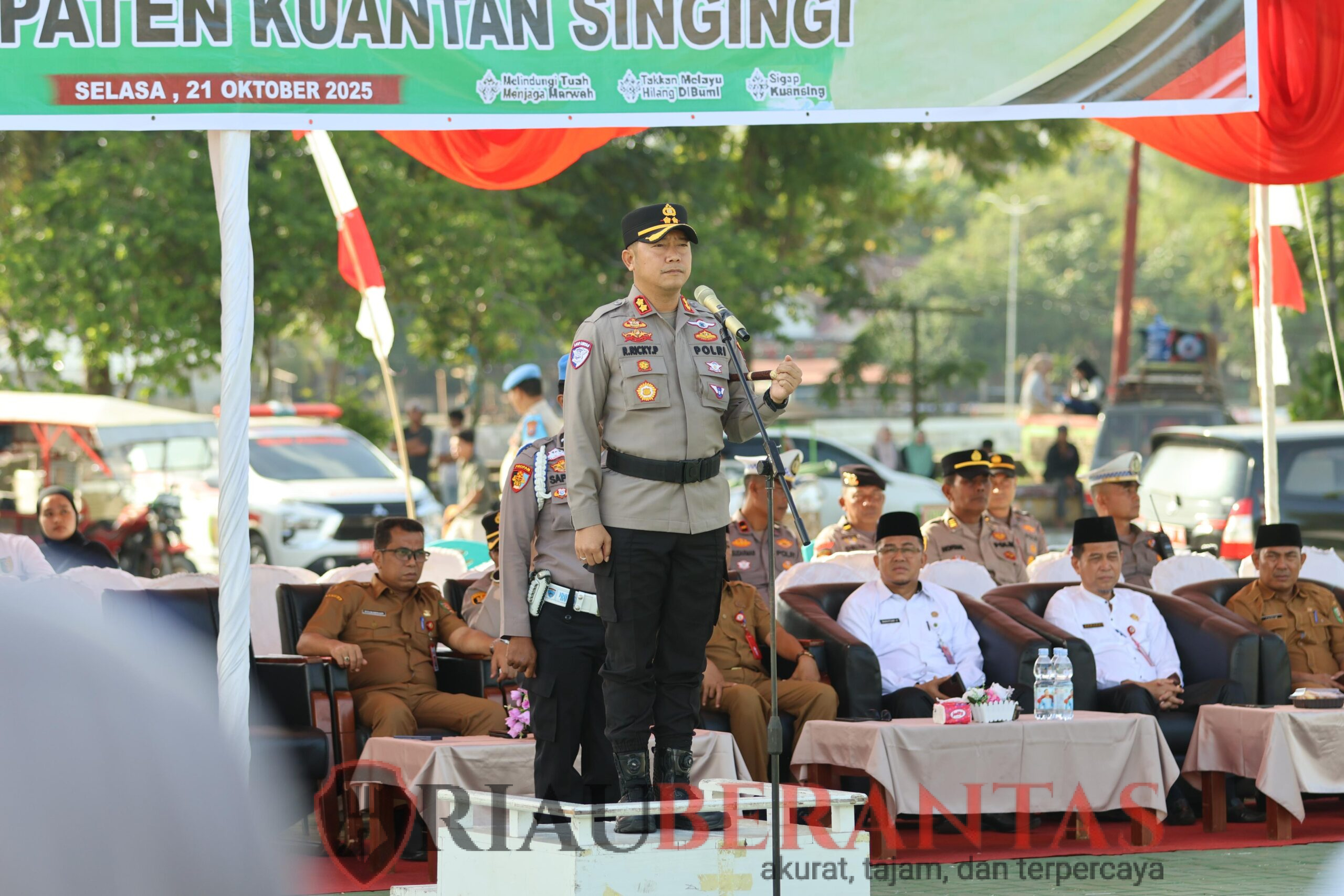 Kapolres Kuansing Pimpin Apel Pengamanan Hari Santri Nasional 2025