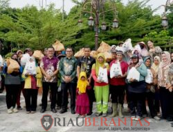 Rutan Dumai Berbagi Bansos kepada Pekerja Kebersihan Sekitar Kota Dumai