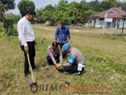 Polres Kuantan Singingi Tanam Bibit Pohon di Dua Kecamatan, Wujud Nyata Dukungan Program Green Policing Kapolda Riau
