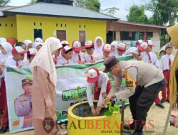 Polsek Singingi Hilir Dukung Program Green Policing Kapolda Riau, Tanamkan Gerakan Gen Z Cinta Lingkungan di SDN 001 Petai