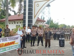 Tolak Relokasi, Pemilik Kios Pasar Bawah Teluk Kuantan Turun ke Jalan