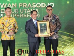 Dirut PLN Darmawan Prasodjo Raih Penghargaan Green Leadership, PLN Borong 11 PROPER Emas KLH 2025