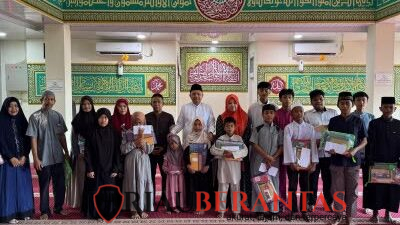 Jumat Berkah, Bapenda Pekanbaru Bantu Perlengkapan Sekolah untuk Anak Yatim