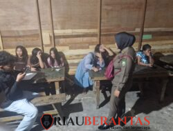 Polsek Pinggir Bersama Forkopimcam Tutup Kafe Tanpa Izin, Sita Ratusan Botol Miras