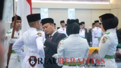 Wali Kota Pekanbaru Kukuhkan 40 Anggota Paskibraka untuk Upacara HUT ke-81 RI