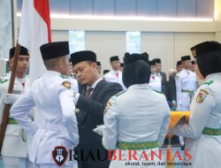 Wali Kota Pekanbaru Kukuhkan 40 Anggota Paskibraka untuk Upacara HUT ke-81 RI