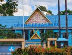 Pungut Sewa Kantin Sekolah Melebihi Perda, Oknum Kepala SMA Negeri 8 Pekanbaru Dilaporkan Mahasiswa ke Polresta