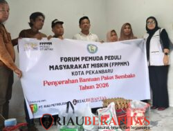 Ikuti Pesan Walikota Pekanbaru Peduli Masyarakat Miskin, PKB Hendrizal Gandeng FPPMM Serahkan Paket Sembako Untuk Keluarga Miskin Ekstrem di Rumbai