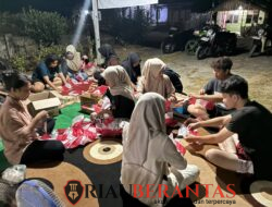 Semarak Kemerdekaan, Pemuda RT 036 Sei Arang dan Mahasiswa KKN 146 UMRI Membuat Susunan Bendera Merah Putih