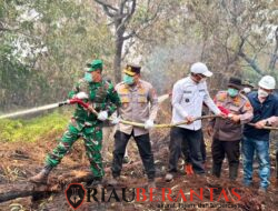 Medan Berat Tak Surutkan Langkah, Kodam XIX/TT Bersama Tim Gabungan Kendalikan Karhutla di Kerumutan