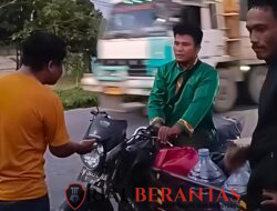 Terciduk Buang Sampah Sembarangan, Seorang Warga Bersitegang dengan Petugas Gakkum DLHK Pekanbaru