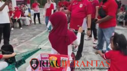 Semarak HUT ke-81 RI, Wawako Pekanbaru Ikuti Gerak Jalan Santai Bersama Warga Sakinah 2