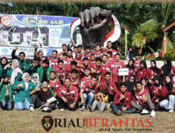 KKN UMRI 122 dan Warga Desa Gunung Sari Semarakkan Kemerdekaan Lewat Karnaval