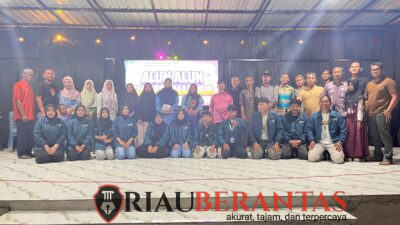 KKN Kelompok 140 UMRI Resmi Dilepas, Tandai Berakhirnya Pengabdian dengan Peresmian Neon Box Alun-Alun Desa Sumber Makmur