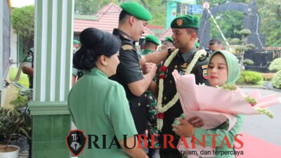 Prajurit Petarung Gelar Tradisi Korps Pedang Pora Penyambutan dan Pelepasan Dandim 0201/Medan