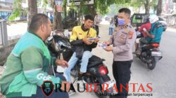 Polsek Payung Sekaki Bagikan 500 Masker Gratis di Tengah Kualitas Udara Kurang Baik