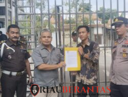ALIANSI MAHASISWA PEDULI DANA BOS DESAK KEJATI RIAU USUT DUGAAN PENGELOLAAN DANA BOS SMAN 1 RAMBAH