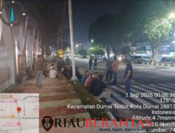 Tengah Malam Puluhan Massa Ramai di Polres Dumai, Ada Apa?