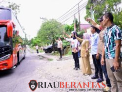 Wabup Misharti Lepas Kontingen PGRI Kampar, Pesan Jaga Sportivitas dan Nama Baik Daerah