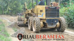 Berikan Manfaat Jangka Panjang, Satgas TMMD 130 Kodim 0209/Labuhanbatu Perkeras Jalan di Aek Batu