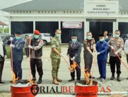 Dandim 0321/Rohil Hadiri Pemusnahan Barang Bukti dari 77 Perkara di Kejari